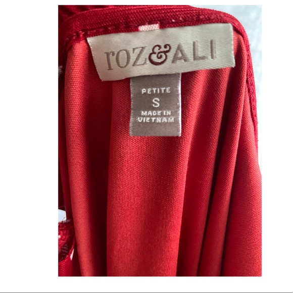 Women top Ruffle detail - Picture 4 of 4